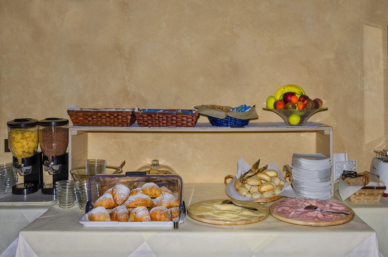 Hotel Casa Diocesana Di לוקה מראה חיצוני תמונה